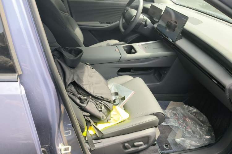 Used Nissan N6 2026 Model 180 Max Right Front Seat