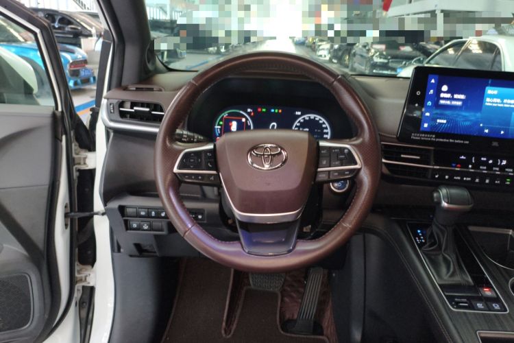Used Toyota SIENNA 2023 2.5L Hybrid Platinum Edition Steering Wheel