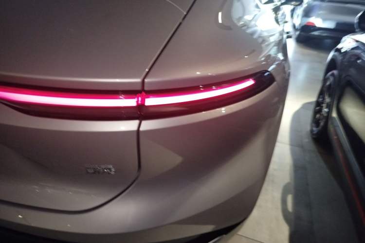 Used Nio ET9 2025 100 kWh Right Rear Taillight