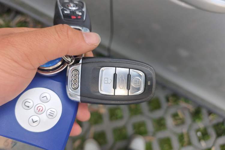 Used Audi Q5 2011 2.0TFSI Technology Model Vehicle Key