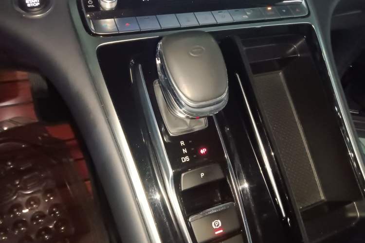 Used GAC Trumpchi M8 2021 Master Series 390T Ultimate Edition Gear Lever