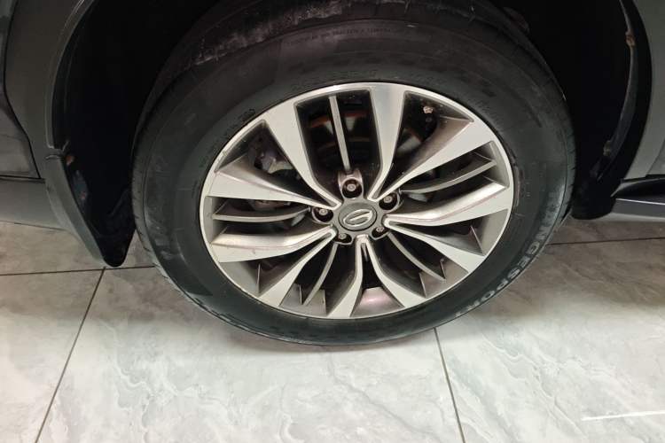 Used GAC Trumpchi GS8 2017 320T Two-Wheel Drive Luxury Smart Connectivity Version (7 Seats) Exterior 2