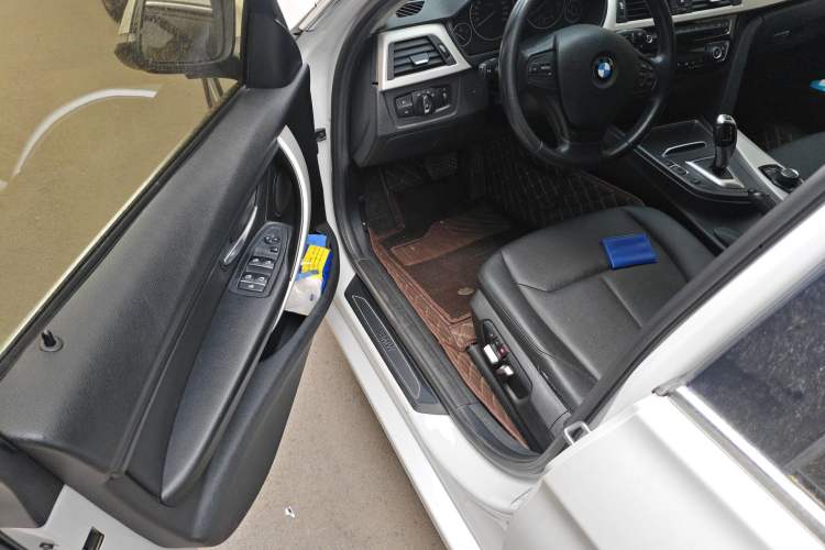 Used BMW 3 Series 2016 320Li Ambition Model
