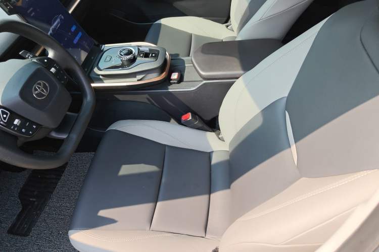 Used Toyota bZ3 2023 517 km Elite PRO Left Front Seat