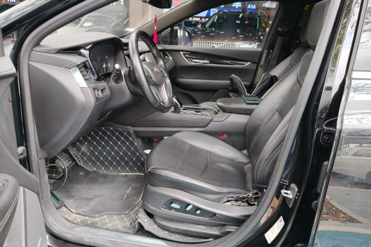 Used Cadillac XT5 2020 28T Luxury Version Left Front Seat