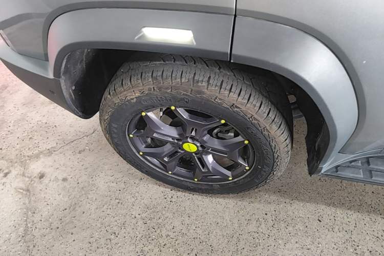 Used JETOUR Traveler 2023 2.0T All-Wheel Drive CrossPRO+ Right Rear Wheel Hub