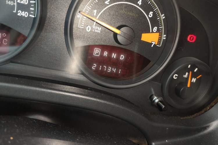 Used Jeep Compass 2013 2.0L two-wheel drive sport version
