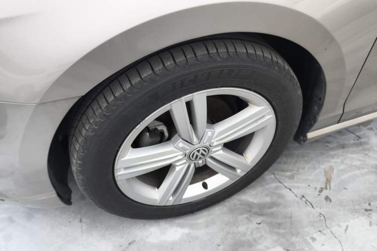 Used Volkswagen Lamando 2018 280TSI DSG Comfort Edition Left Front Wheel Hub