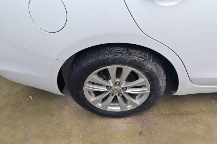 Used Buick GT 2017 15N Automatic Entry-Level Trim Right Rear Wheel Hub