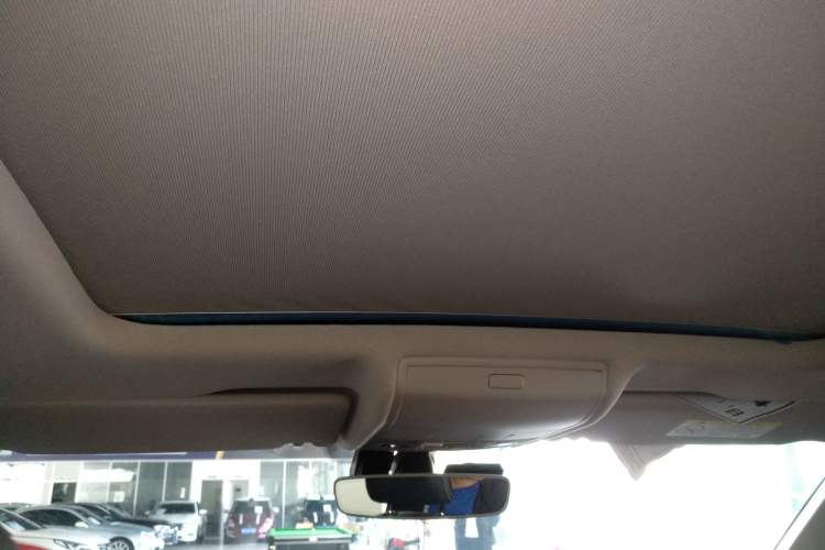 Used Volkswagen Tiguan L 2019 Revised 330TSI Automatic Two-Wheel Drive Smart & Luxury Edition China VI Standard Headliner