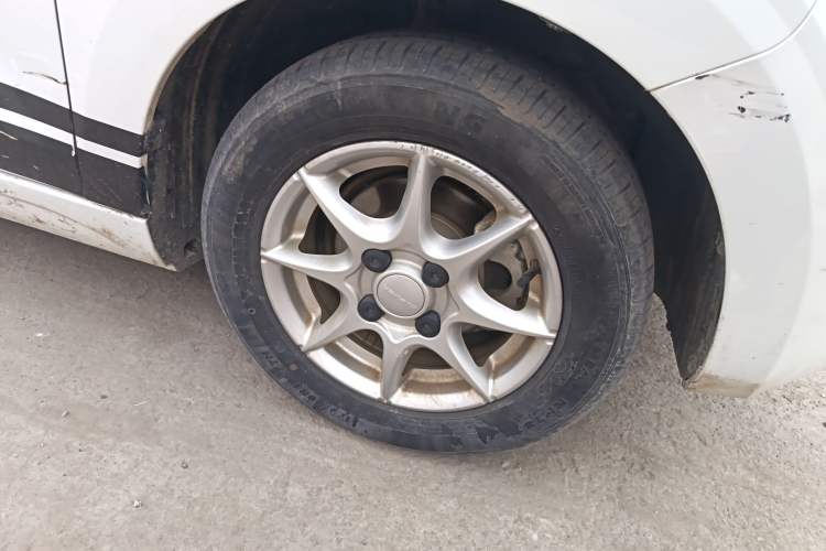 Used Roewe Clever 2022 311km QiQi BoBo Edition Right Front Wheel Hub