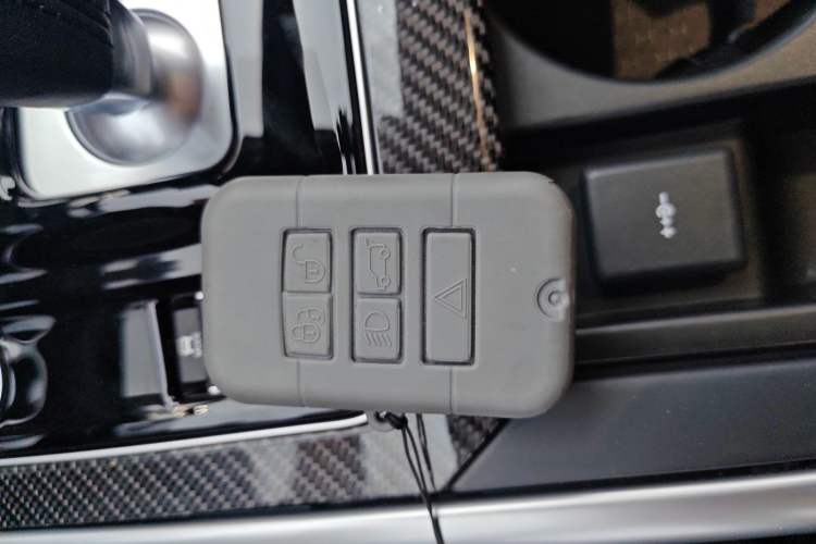 Used Jaguar XEL 2024 2.0T 250 PS R-DYNAMIC S Ebony Black Sport Edition Vehicle Key