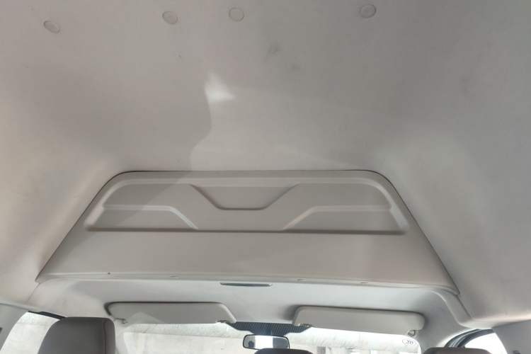 Used Ford Transit 2017 2.0T Gasoline Multi-Purpose Commercial Vehicle Mid-Drive Mid-Roof China V Standard