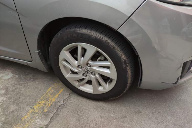 Used Honda Fit 2014 1.5L SE CVT Fashion Model Right Front Wheel Hub