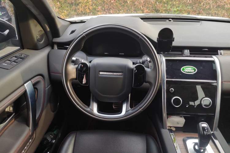 Used Land Rover Discovery Sport 2021 249 PS R-Dynamic SE Performance Tech Edition 7 Seats Steering Wheel