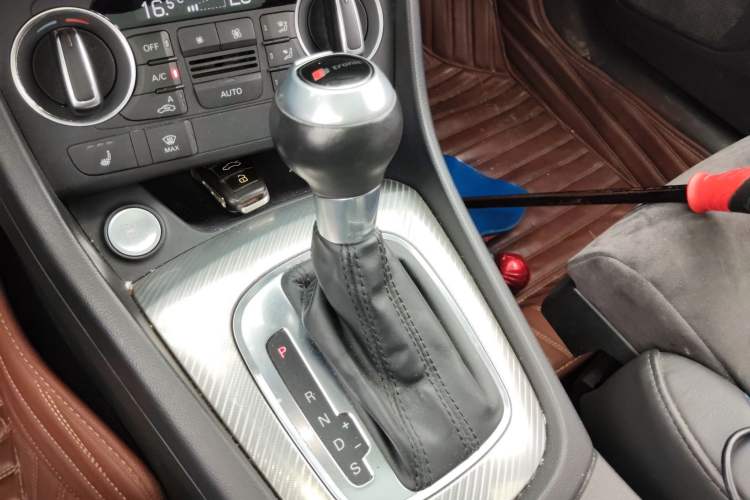 Used Audi Q3 2018 30th Anniversary Edition 35 TFSI quattro all-wheel-drive sport model Gear Lever