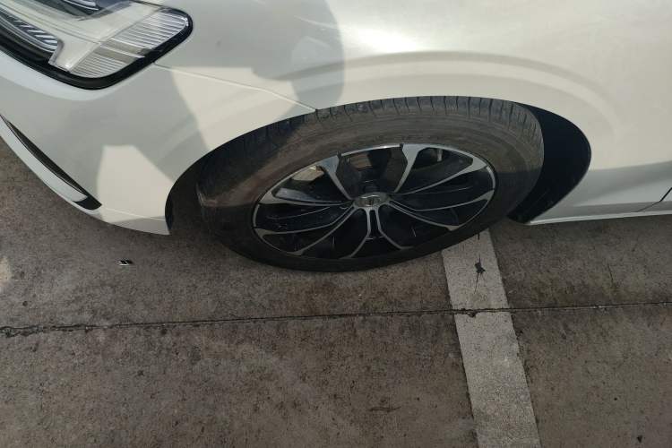 Used Volvo V60 2021 B4 Zhiyi Luxury Edition Left Front Wheel Hub