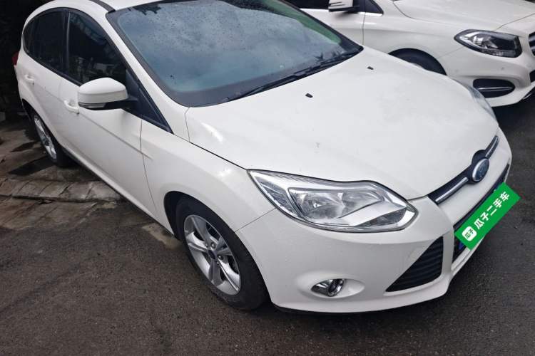 Used Ford Focus 2012 Hatchback 1.6L Automatic Fashion Edition Front Right 45 Deg