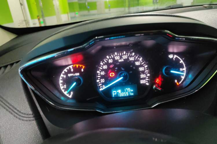 Used Ford Escort 2015 1.5L Automatic Fashion Model
