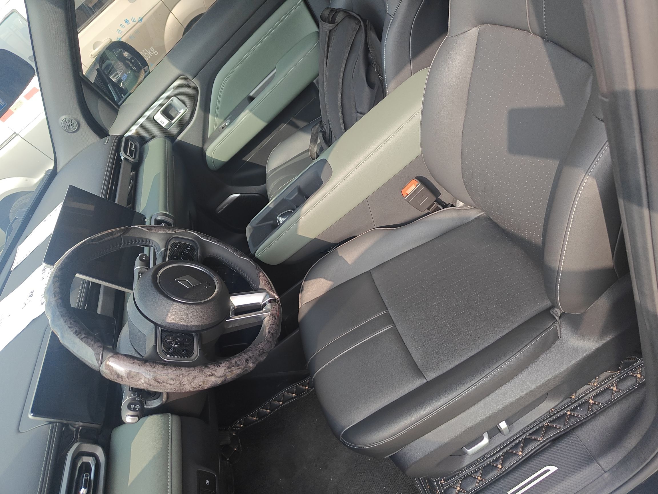 Переднее сиденье в автомобиле