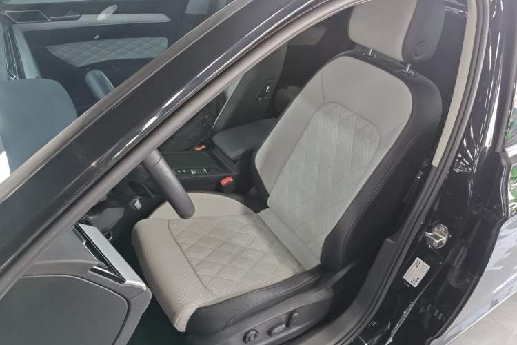 Used Volkswagen Magotan 2023 2 Million Units Commemorative Edition 330TSI DSG Luxury Version