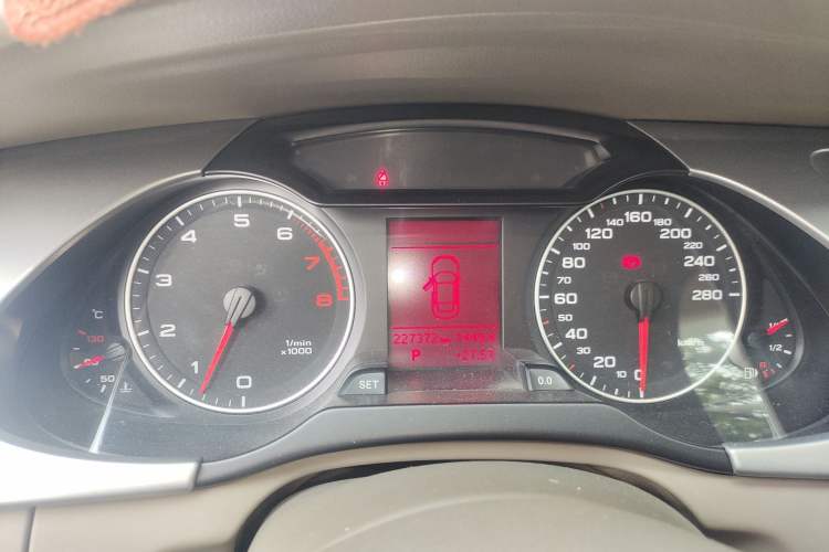 Used Audi A4L 2012 2.0 TFSI Automatic Technology Model Instrument Cluster