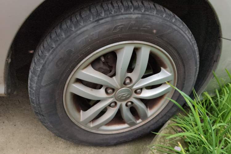 Used Hyundai Celesta 2011 1.6L Manual Comfort Edition Right Front Wheel Hub