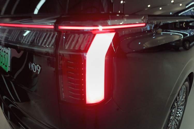 Used Zeekr 009 2022 WE Edition Exterior 3