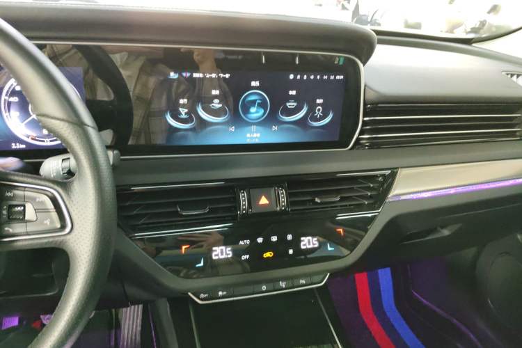 Used Hongqi HS5 2022 Revised Version 2.0T Smart Connect Flagship Edition
