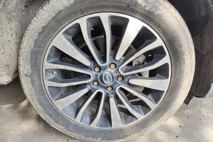 Used GAC Trumpchi GS5 Super 2015 2.0L Automatic Two-Wheel Drive Luxury Navigation Edition Right Front Wheel Hub