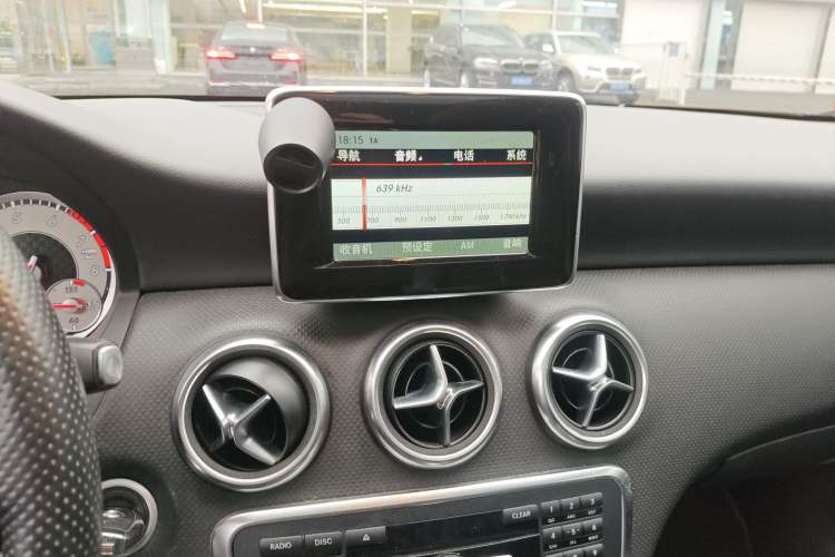 Used Mercedes-Benz A-Class 2013 A 200 Urban Edition Audio And AC Panel