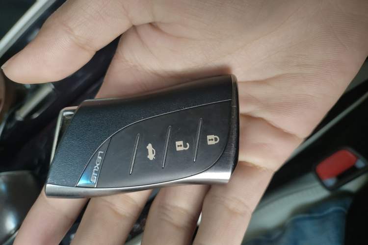 Used Lexus LS 2018 500h Executive Edition China VI