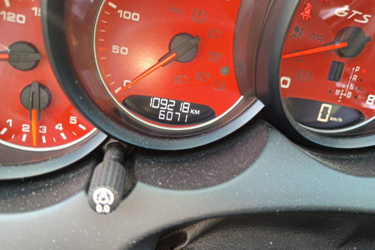 Used Porsche Cayenne 2015 Cayenne GTS 3.6T Odometer Close Up