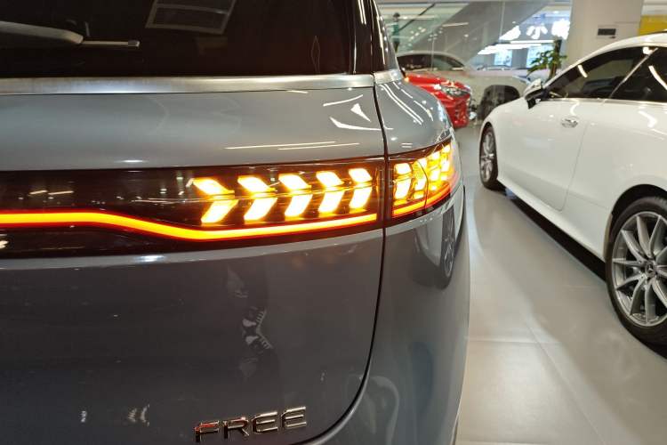 Used VOYAH FREE 2021 Four-Wheel Drive Standard Range-Extended Exclusive Luxury Package Right Rear Taillight