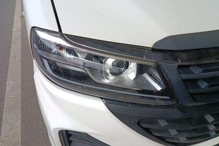 Used Jinbei Hiace King 2021 2.0L City Transport King Series Express Model Standard Top 6-Seater 1TZS Right Front Headlight