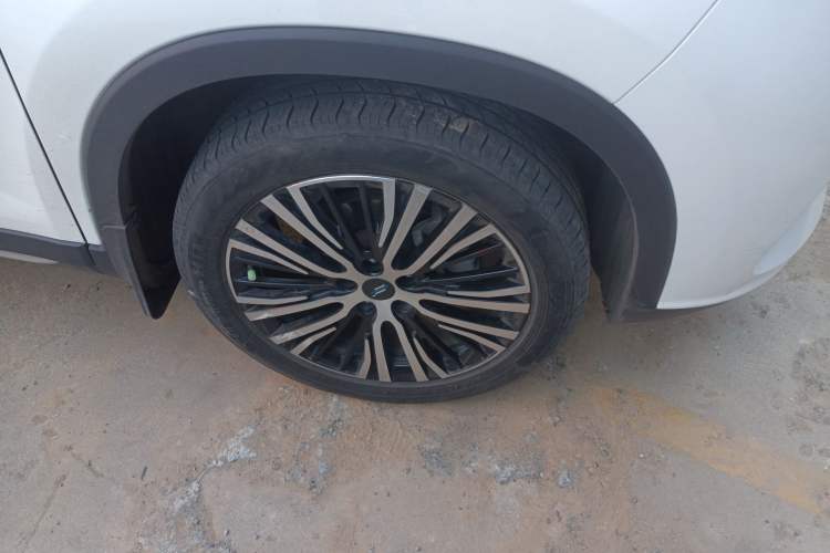 Used CHANGAN OSHAN X7 2020 1.5T Automatic Luxury Version Right Front Wheel Hub