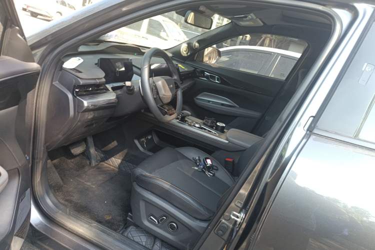 Used CHANGAN OSHAN Z6 New Energy 2023 ZhiDian iDD 150KM Flagship PLUS Smart Parking Edition
