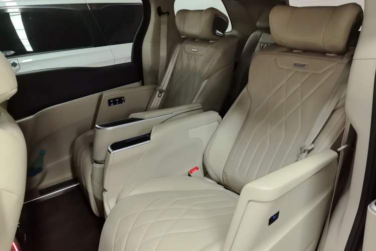 Used Buick GL8 2021 Land Cruiser Executive Class 652T Comfort Model