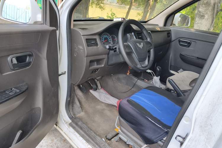 Used Wuling Rongguang V 2016 1.5L Standard Version Driver Seat