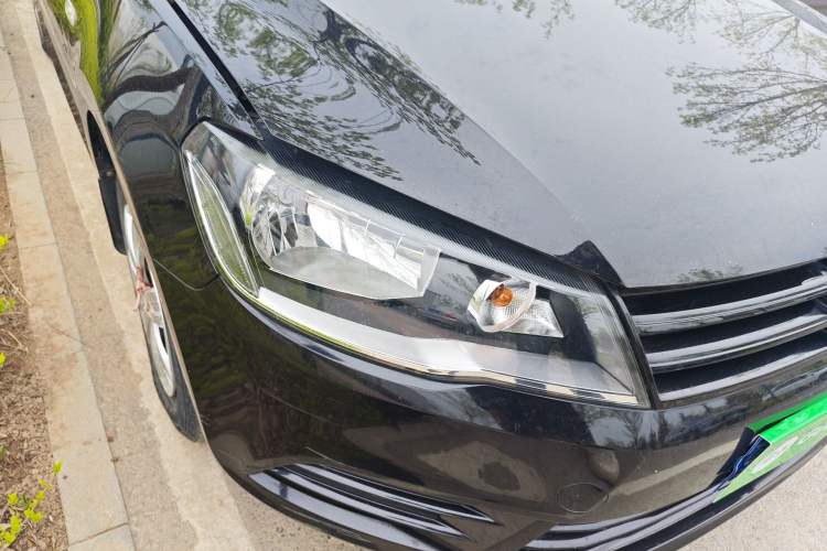 Used Volkswagen Jetta 2015 Value Edition 1.6L Automatic Fashion Version Right Front Headlight
