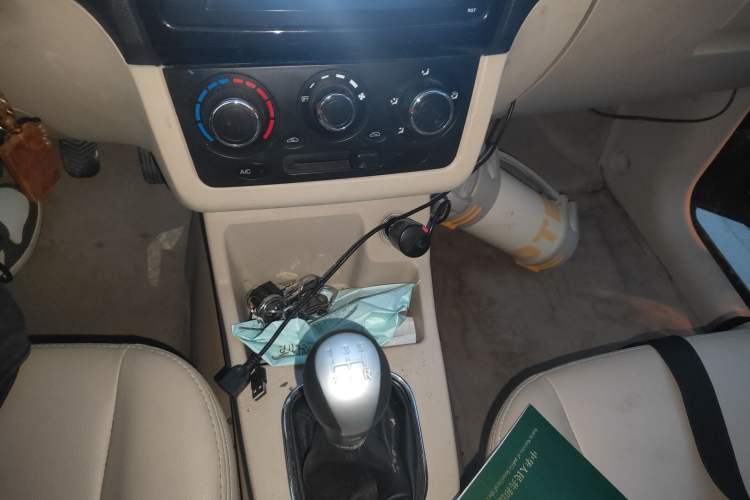 Used Dongfeng Fengon 370 2016 1.5L Manual Standard Edition SFG15-02 7 Seats Gear Lever