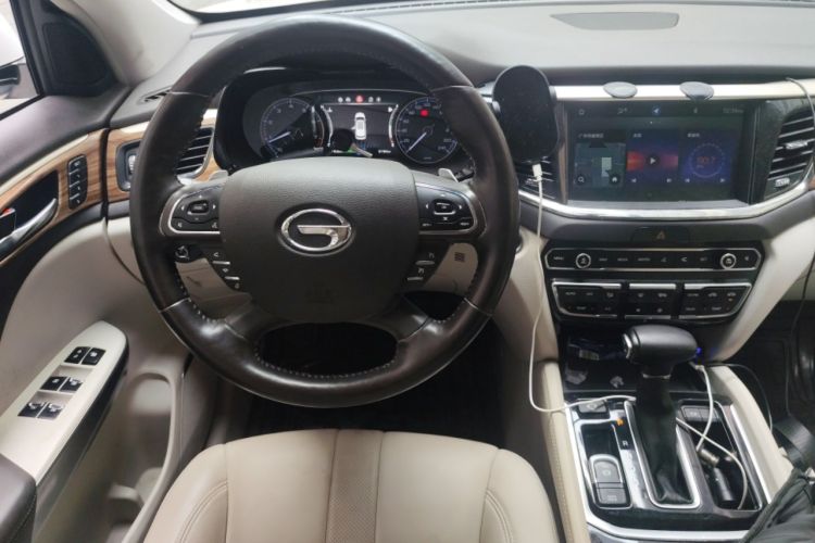 Used GAC Trumpchi GS8 2017 320T Two-Wheel Drive Luxury Smart Connectivity Version (7 Seats) Steering Wheel