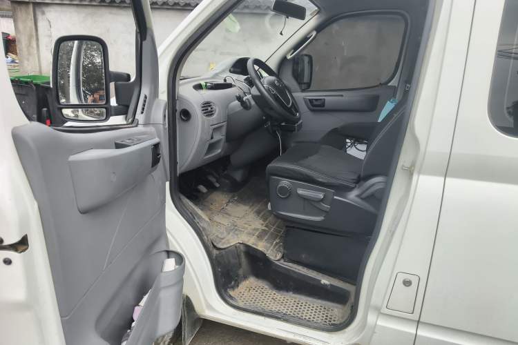 Used SAIC MAXUS Xintu V80 2021 2.0T Manual Classic Aoyuntong Short Wheelbase Mid-Roof 5/6-Seater