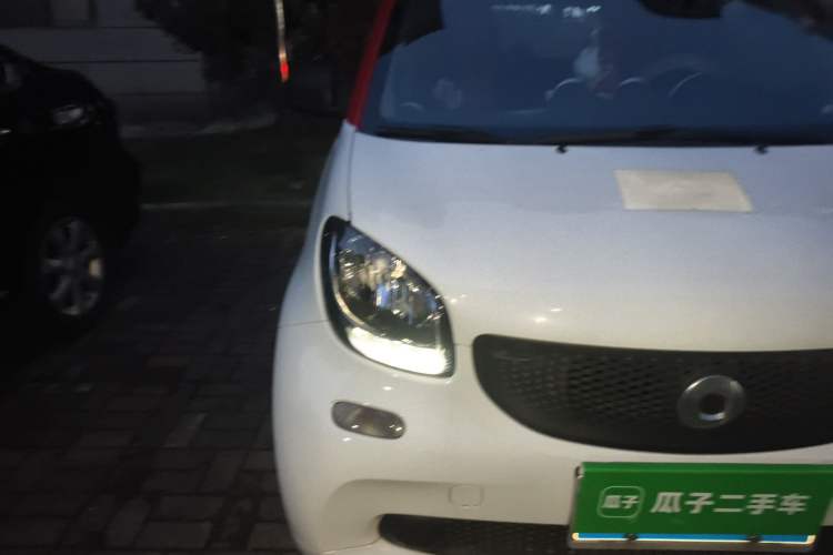 Used smart fortwo 2015 1.0L 52 kW hardtop Dynamic version