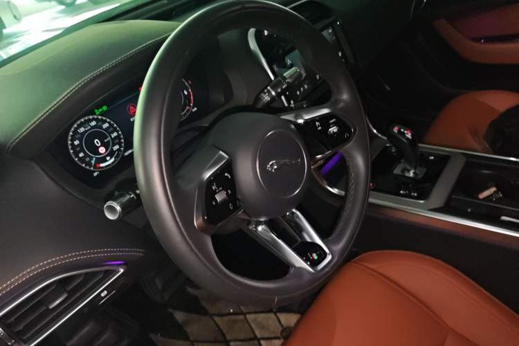 Used Jaguar XEL 2021 2.0T 250 PS R-DYNAMIC S Advanced Sport Edition Steering Wheel