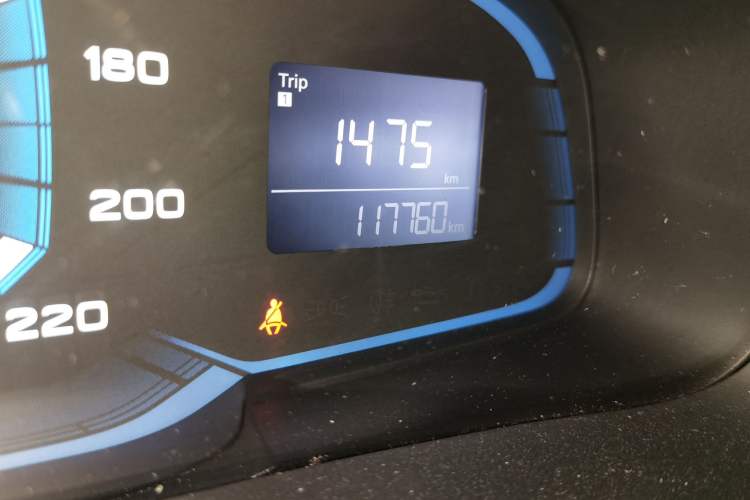 Used Roewe 360 2015 1.5L Manual Luxury Edition Odometer Close Up