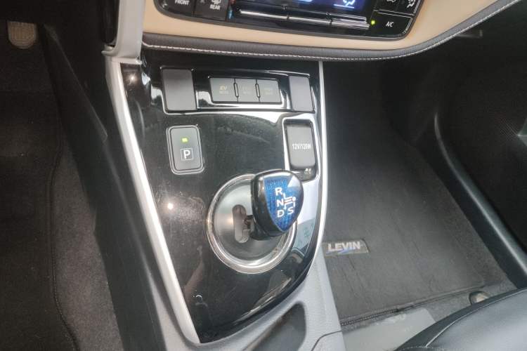 Used Toyota Levin 2017 Revised Dual-Engine 1.8H GS E-CVT Elite Sunroof Version China V Standard
