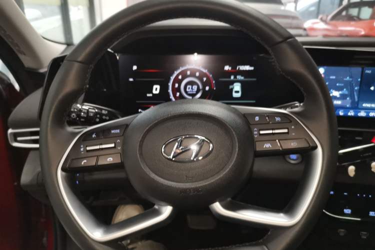 Used Hyundai Elantra 2022 1.5L CVT LUX Prestige Edition
