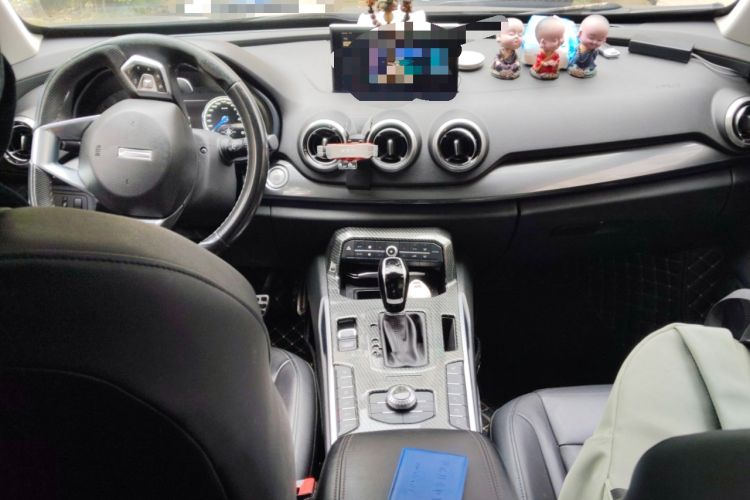 Used Wey VV7 2017 2.0T Flagship Model Center Console