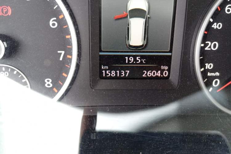 Used Volkswagen Tiguan 2013 1.8TSI Automatic Two-Wheel Drive Luxury Model Odometer Close Up